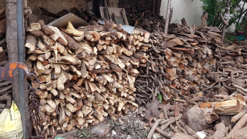 LPG shortage pushes up firewood demand, prices in Hyderabad