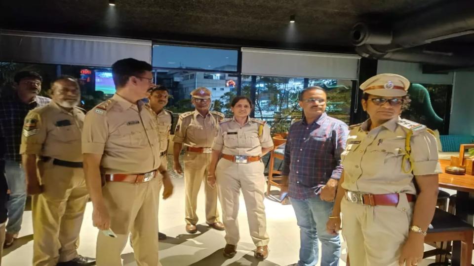excisedepartmentraids25barsinhyderabadnodrugsdetected