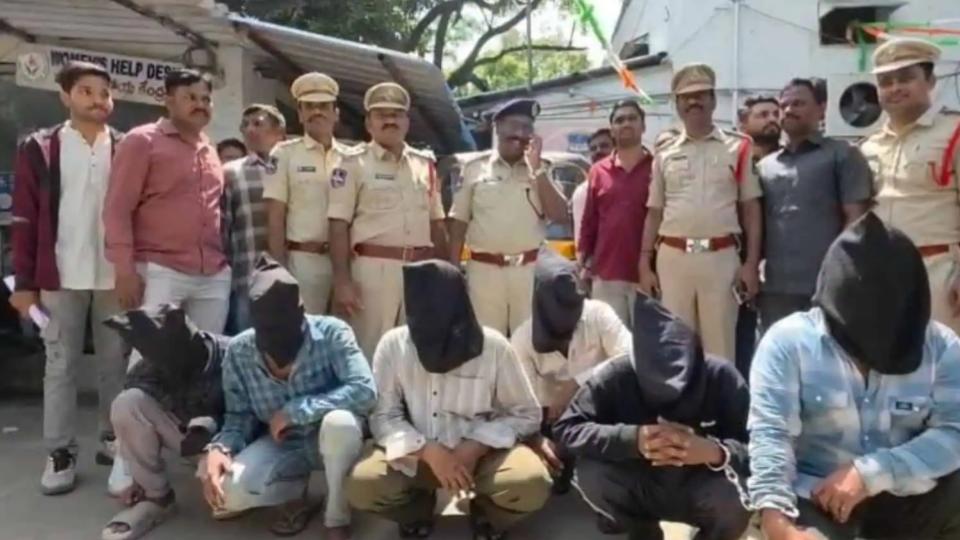 Six people arrested for 14 tola gold theft in Hyderabad