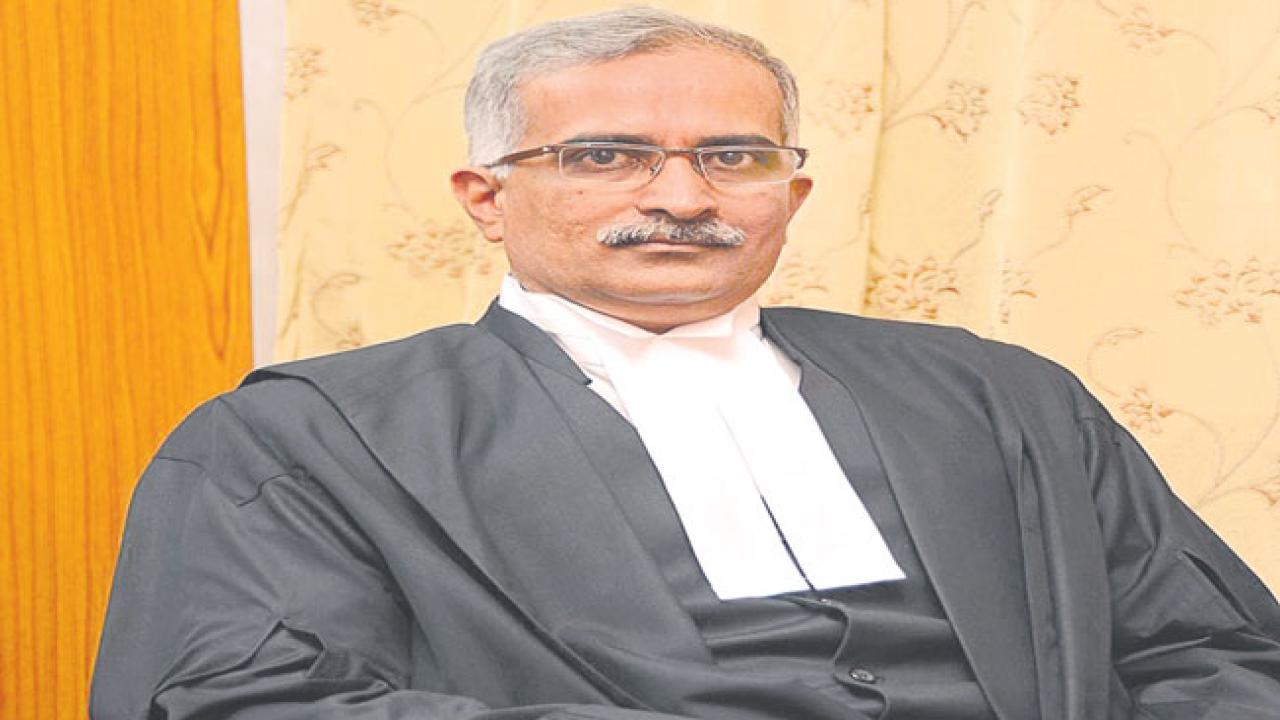 formertelanganahighcourtjudgejusticenaveenraourgescitizenstoexercisevote