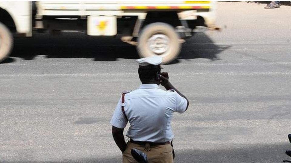 Traffic Cops On Duty Caught Using Mobile Phones at Key Junctions
