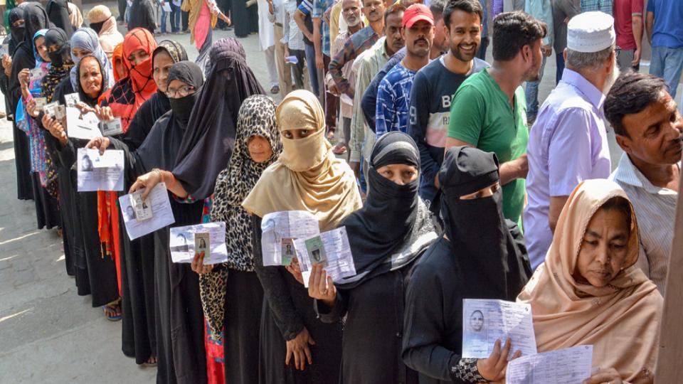 femalepollingstafftoverify‘burqa’wearingvotersinhyderabad