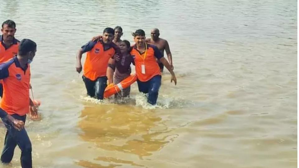 SDRF Team Rescue 3 Persons from Jampanna Vagu