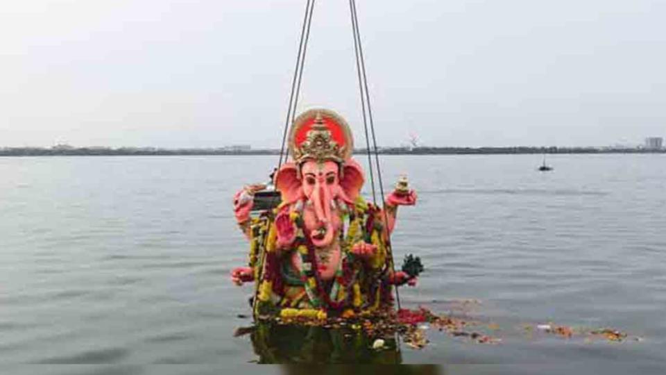 Over 1.03 Lakh Ganesh Idols Immersed across Cyberabad So Far