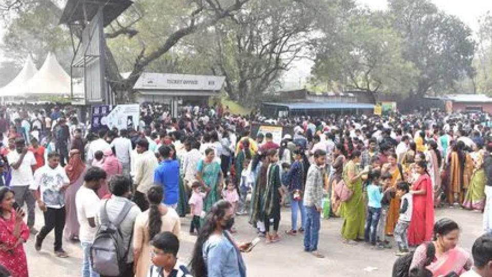 Over 25,000 visitors flock to Nehru Zoo Park in Hyderabad 