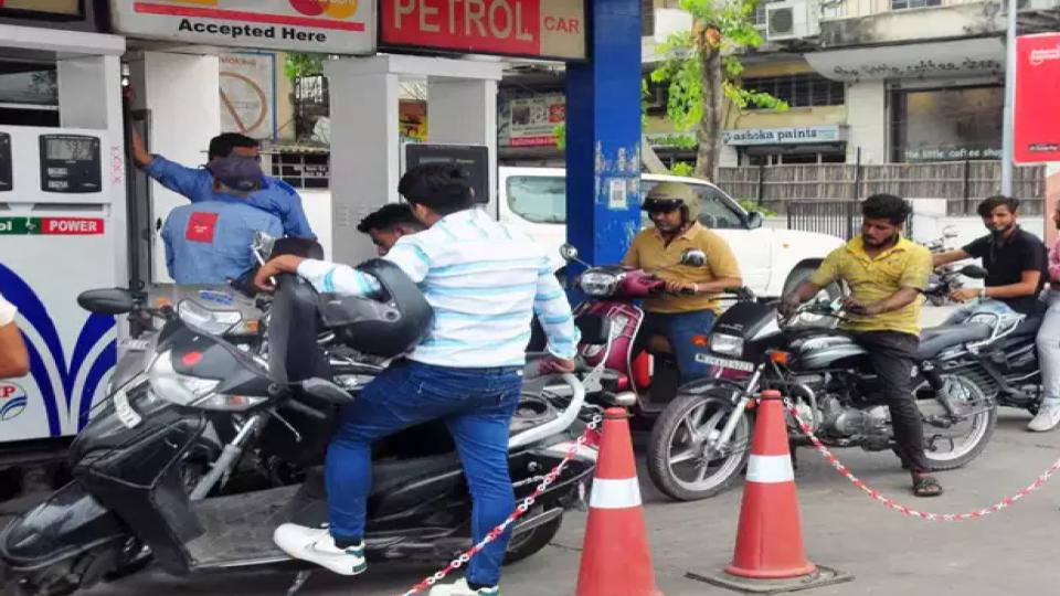 petrolpumpsinhyderabadexpectedtoreturntonormalonwednesday