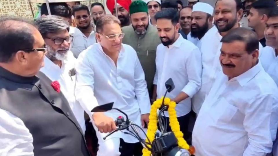 Azharuddin launches welfare schemes for minorities in Nampally