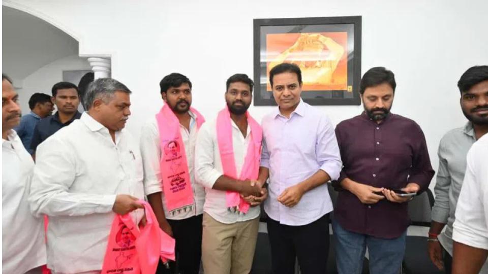 Several youth leaders Join BRS in presence of KTR