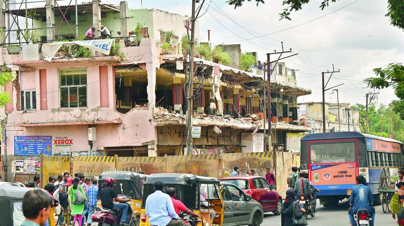 metroworkdebrismakesdrivinginhyderabadanightmare