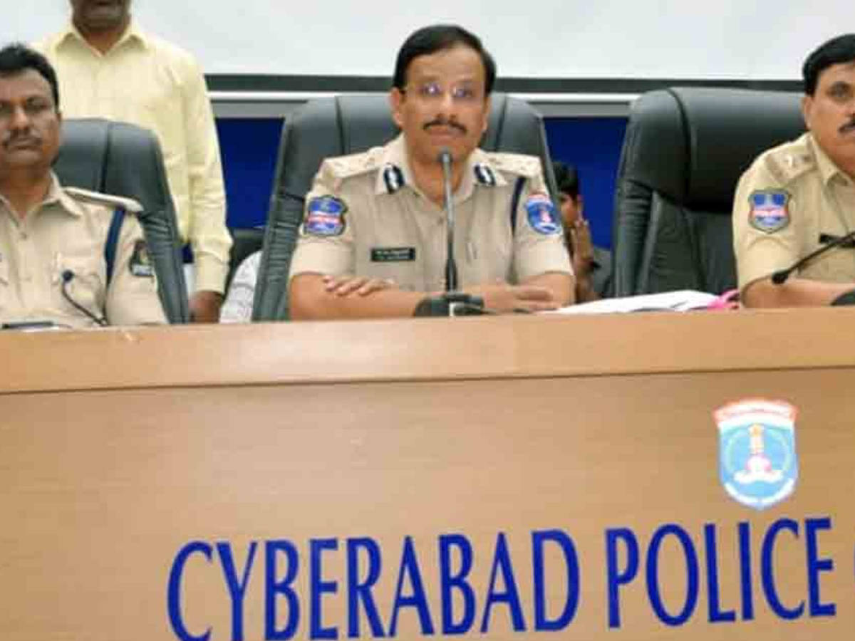 cyberabadpolicecrackswhiponlockdownviolators