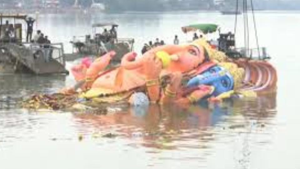 Khairatabad Bada Ganesh idol immersed in Hussain Sagar