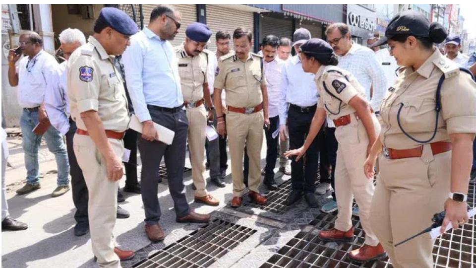 Senior officials inspects Model Corridor from Shaikpet to Masab Tank