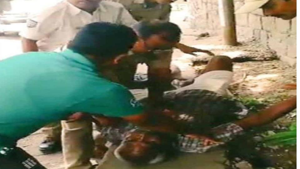hyderabadtrafficcopsavesman’slifewithtimelycpr