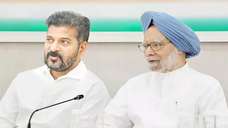 telanganacmproposeserectingmanmohansingh’sstatueinhyderabad