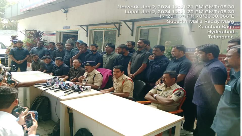 hyderabadcitypoliceseize31kgganjafromcarfourarrested