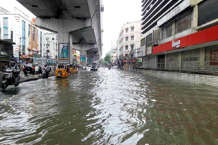 hyderabadwitnessesheavywaterloggingpowercutsduetoheavydownpour