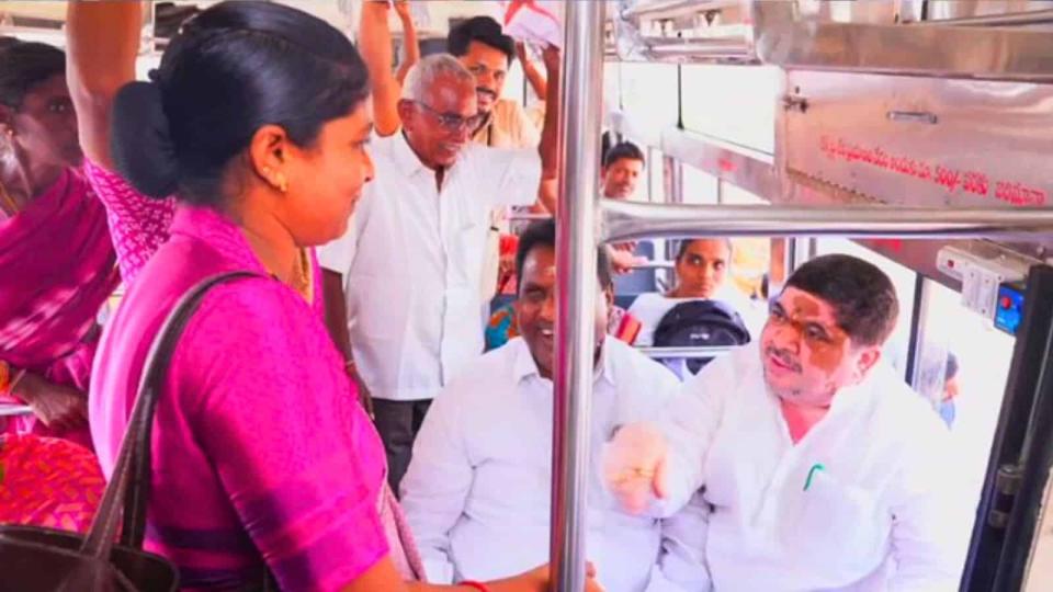 Cabinet ministers take Palle Velugu bus ride in Karimnagar