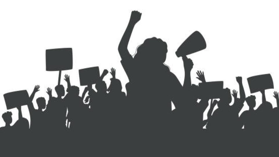 twobhkbeneficiariesstageprotestinnagarkurnool