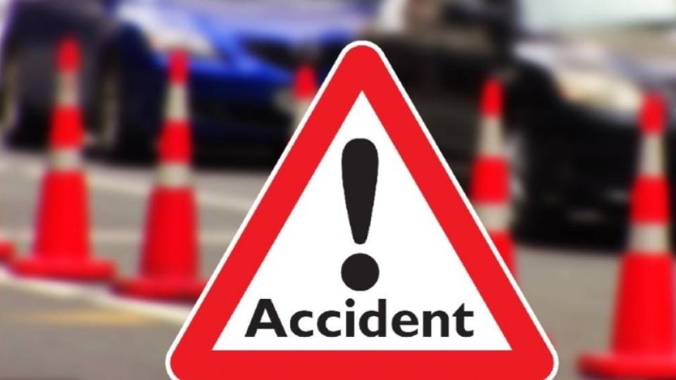 19-year-old killed after bike crashes pole in Hyderabad