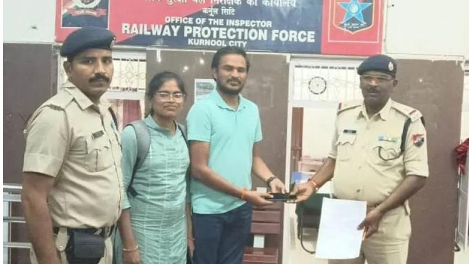 RPF recovers 34 phones under ‘Operation Amanat’ in August