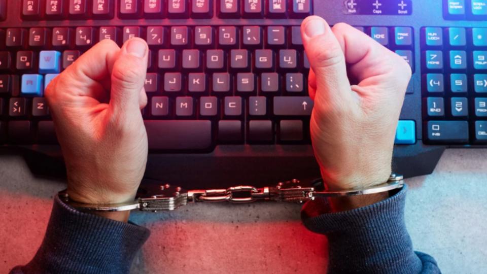 Woman Loses Rs 21 lakh in Hyderabad 