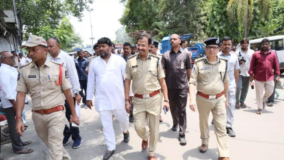Sajjanar Reviews Crowd Management Measures for Fish Prasadam Distribution