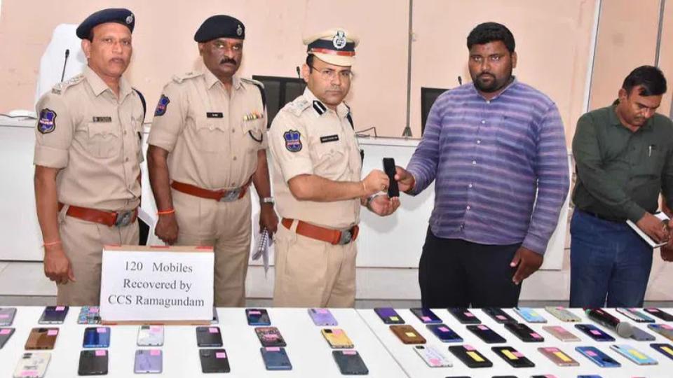 Ramagundam police return 120 recovered mobile phones to owners