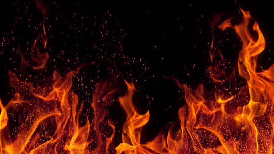 Major Fire Breaks Out in Building at Fateh Darwaja