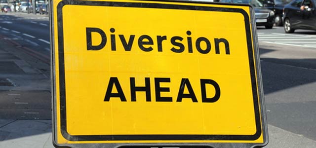 hyderabadtrafficpoliceissuesdiversionsduetooilspillneartolichowki