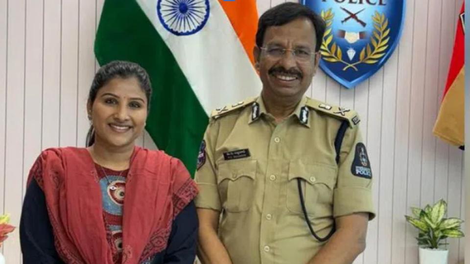 Troll who abused singer Mangli, apologises after SR Nagar police complaint