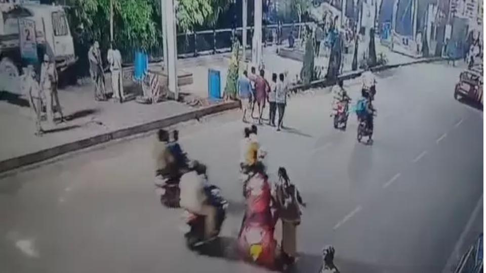 SI Dies After Bike Hit During Ganesh Immersion Duty in Hyderabad