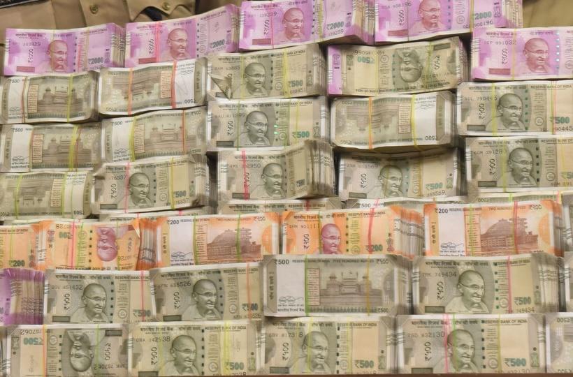 siddipetpoliceseizers50lakhofunaccountedcash