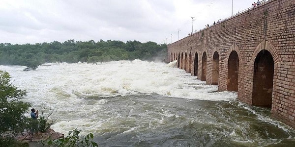 bigreliefforresidentsofhyderabadas4floodgatesclosedoneremainopenathimayatsagarreservoir