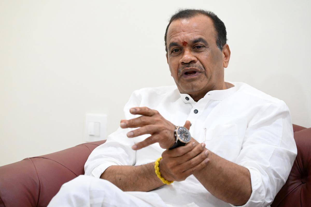 Construction of roads worth Rs 60,799 crore across Telangana, says Komatireddy