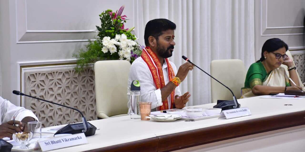 revanthreddyasksofficialstocomeupwithplanstodevelophyderabadascleancitylikeindore