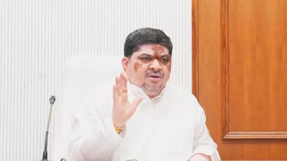 Ponnam Slams Centre over Restrictions on Jantar Mantar Protest