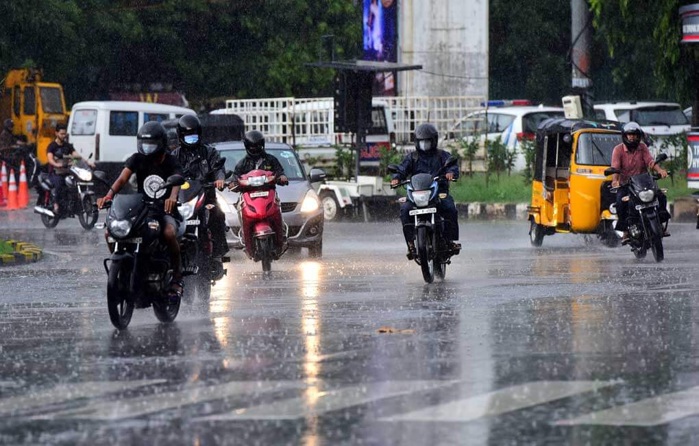 heavydownpoursintelangana;scatteredshowersinhyderabadtoday