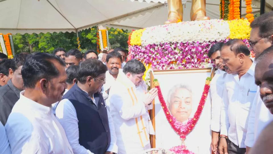 Ministers Pay Tributes to Venkataswamy on his Birth Anniversary