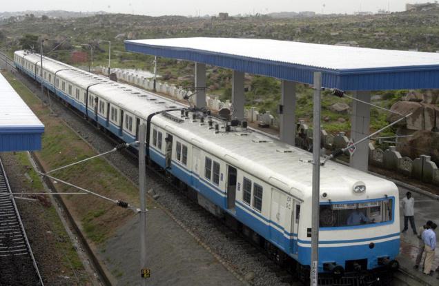 hyderabadmetrommtswitnessesheavyrushofpassengers