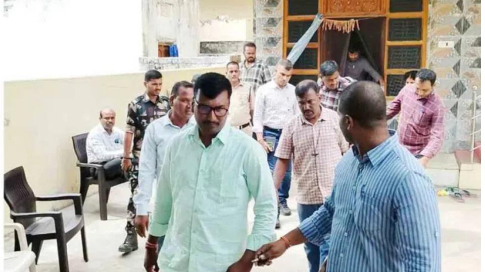 Peddapalli Municipal engineer arrested while accepting bribe