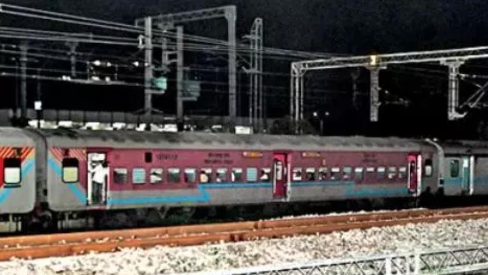 Technical Issue Disrupts Secunderabad-Lalaguda Trains