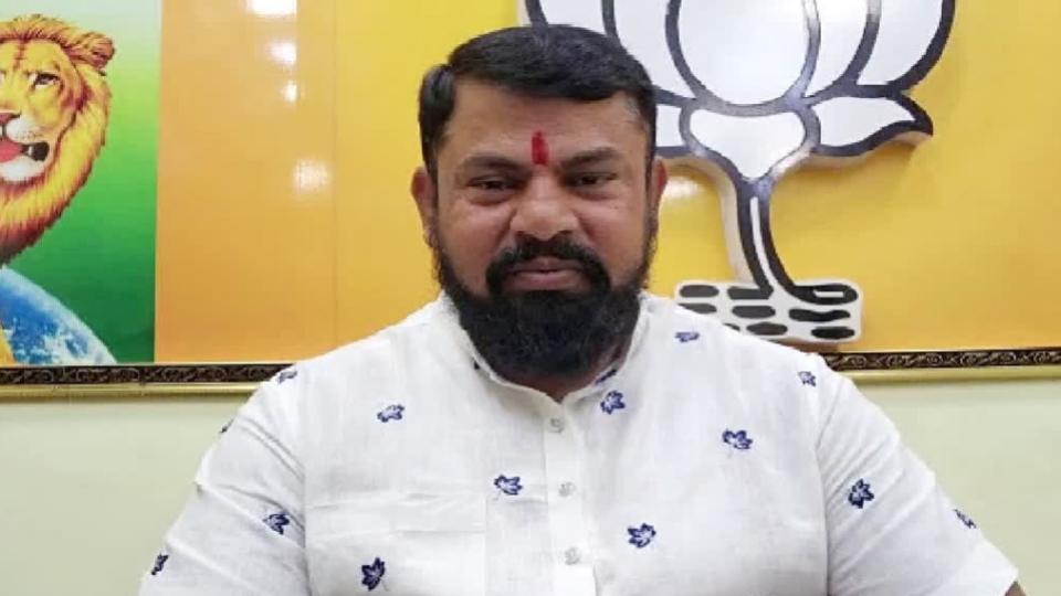rajasinghurgescmtoinstructhyderabadpolicenottocreatehurdlesforshobhayatra
