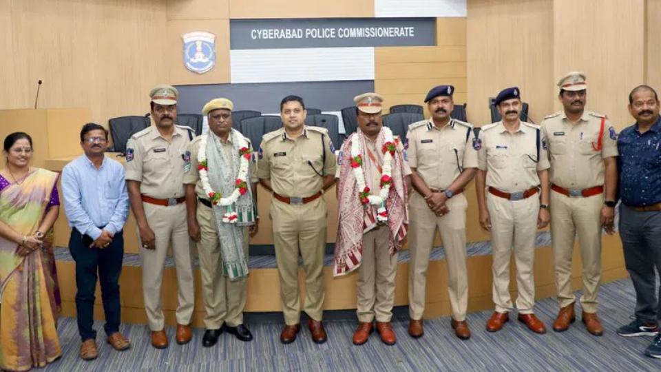 twopolicepersonnelretirefromservicecyberabadcpfacilitates