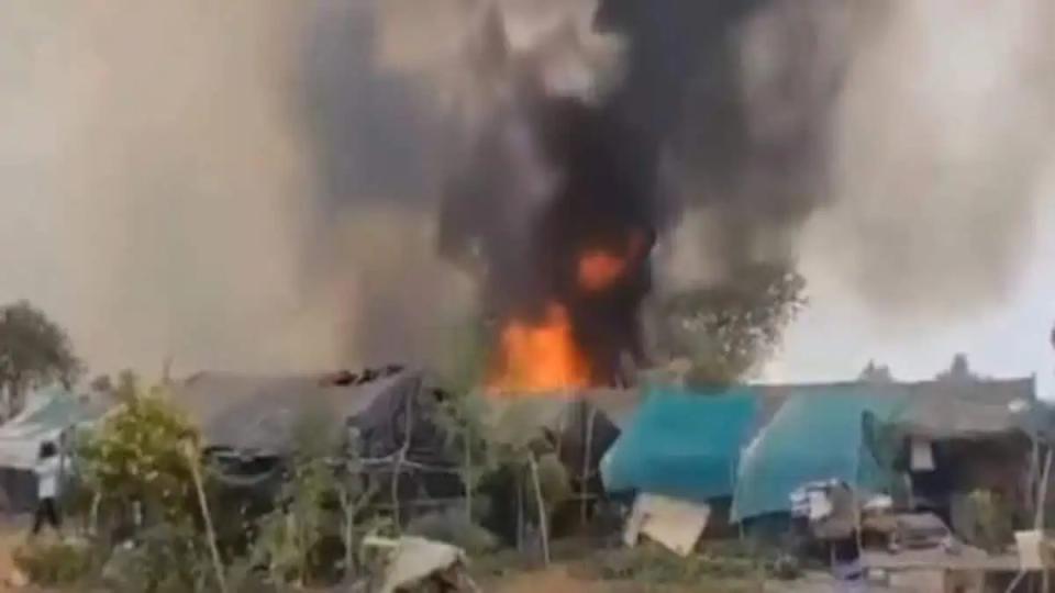 fireinhayathnagaraftergascylinderexplodes