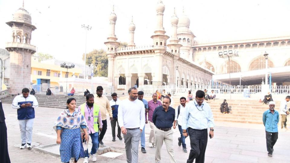 GHMC steps up sanitation near Charminar 