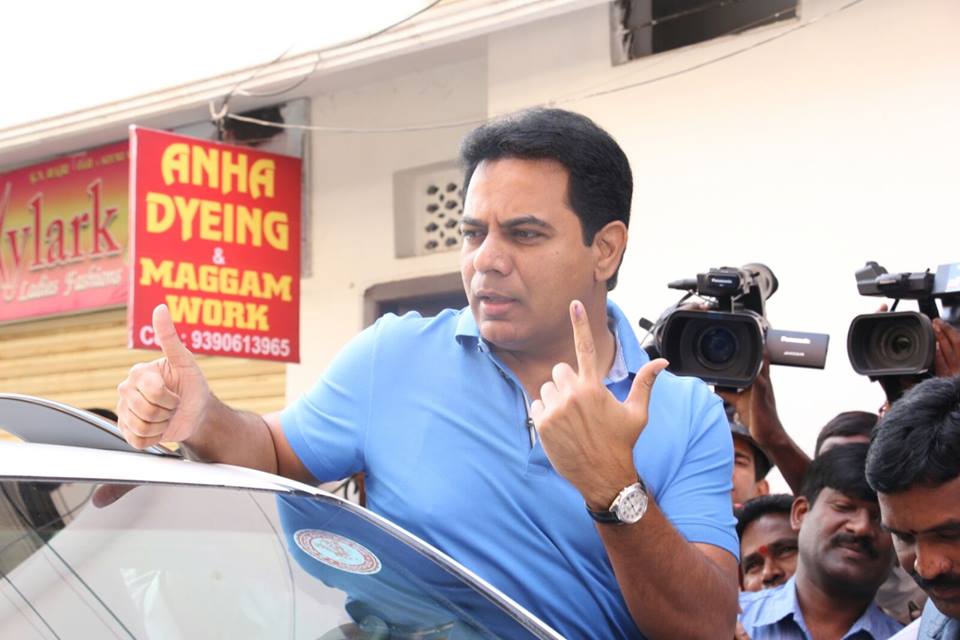 rahulvisitsananthpurmingleswithpeople
