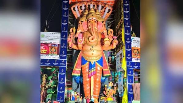 KTR offers prayers at Khairatabad Bada Ganesh pandal