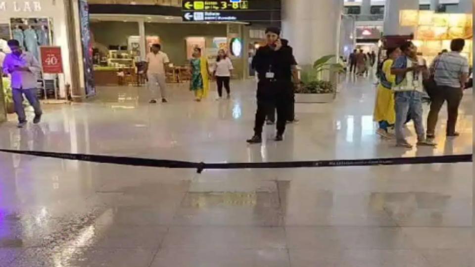 hyderabadairportroofleaksfollowingheavyrains