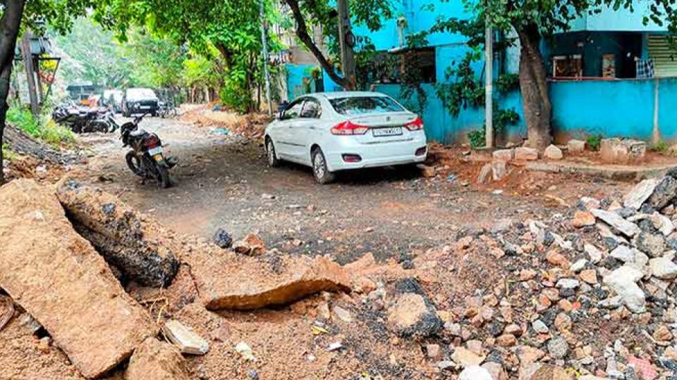 Incomplete CC roads causes inconvenience in Jubilee Hills