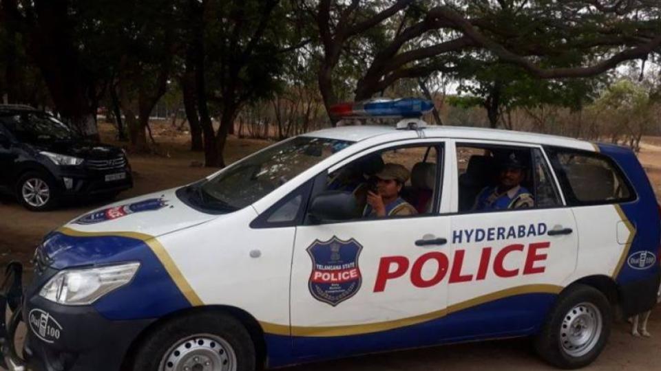 policeconstablelosesmotorcycletothievesinpunjagutta